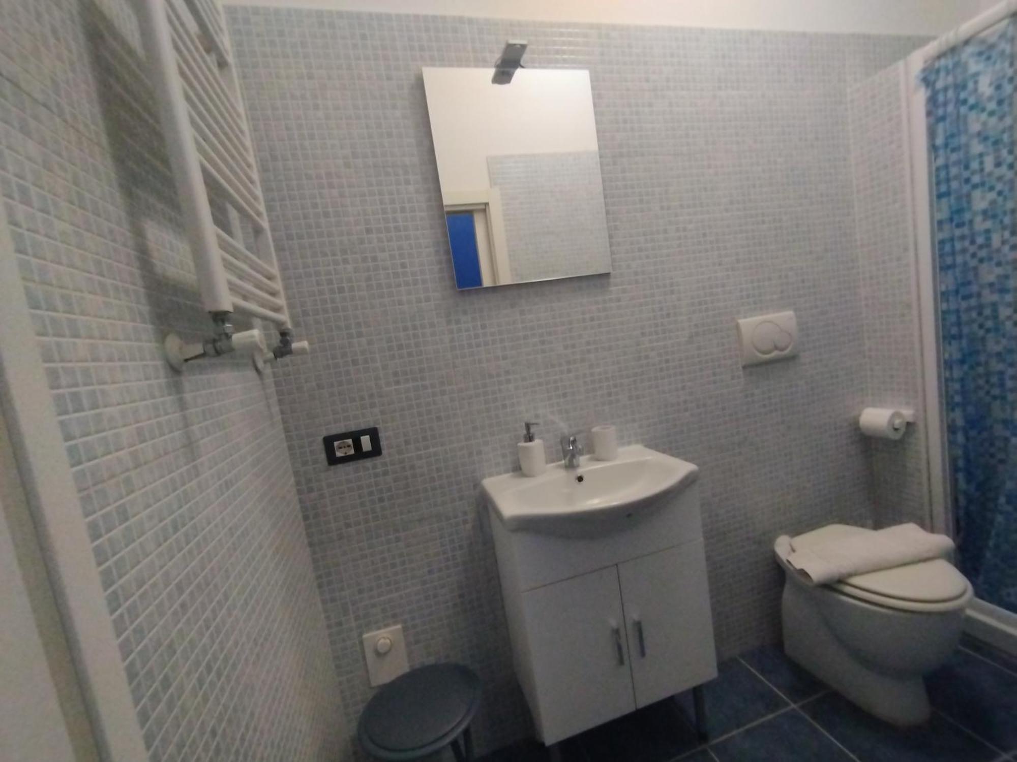 Adriatic Room 50 M Dalla Stazione Ferroviaria Di Ciampino E Dalla Navetta Aeroportuale Exteriör bild
